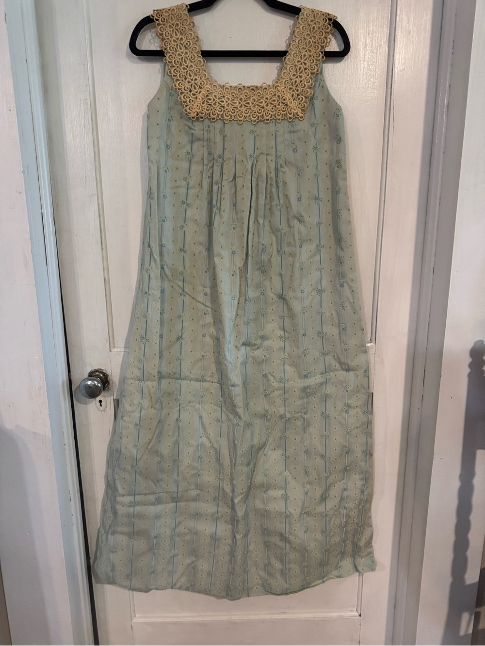 Cottage grandma Andrade Honolulu Maxi Embroidery lace neckline dress 1970